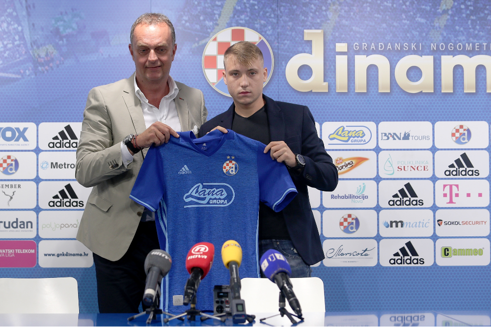 Lovro Majer prilikom potpisa za Dinamo. Foto: David Urukalovic/Pixsell